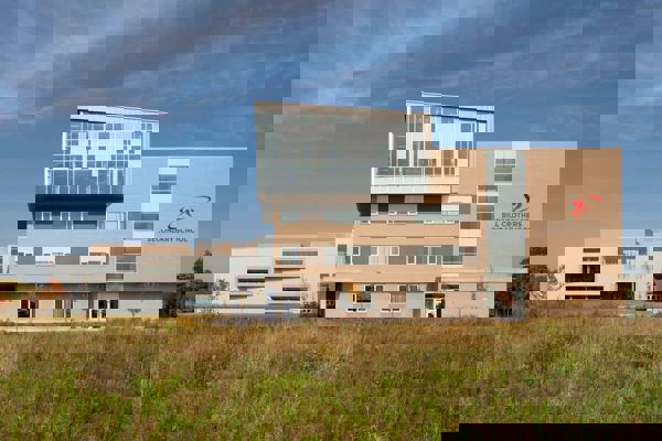 Trường Trung Học Bill Crothers Secondary School – Unionville, Ontario, Canada