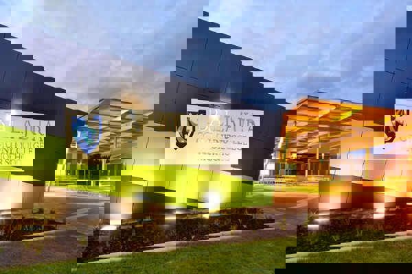 Trường Trung Học Ballajura Community College - Western Australia, Úc