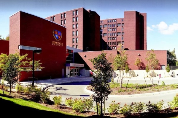 Trường Trung Học Bronte College – Mississauga, Ontario, Canada