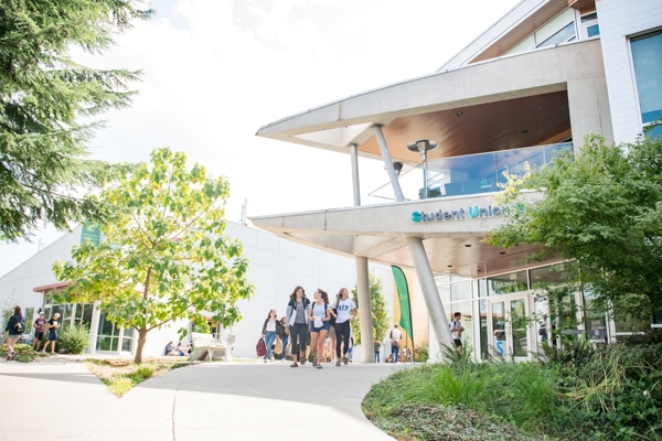 Trường Đại Học University of the Fraser Valley - British Columbia, Canada