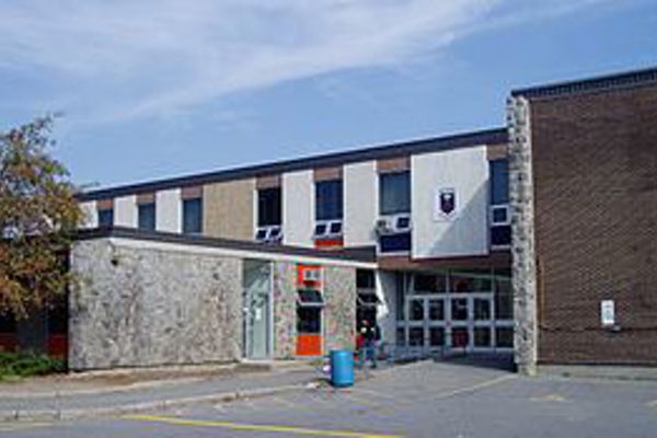 Trường Trung Học Ridgemont High School – Ottawa, Ontario, Canada