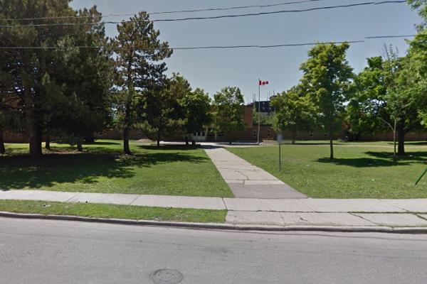 Trường Trung Học John F. Ross Collegiate Vocational Institute – Guelph, Ontario, Canada