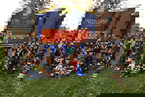 Trường Trung Học Sir Winston Churchill Secondary School – St. Catharines, Ontario, Canada