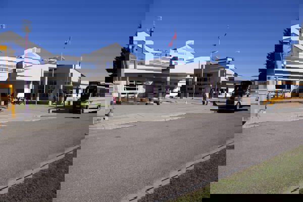 Trường Trung Học Hudson’s Hope School – Hudson’s Hope, British Columbia, Canada